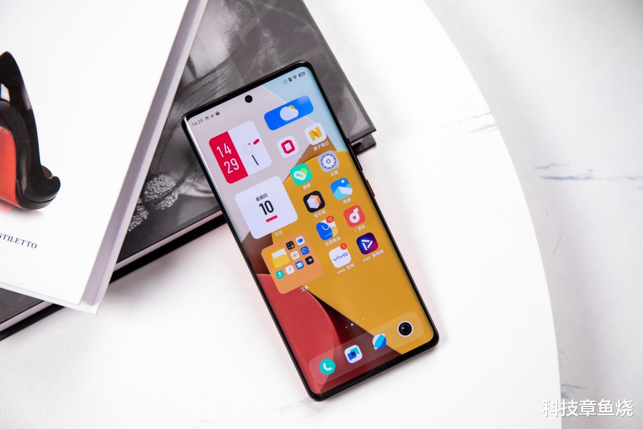 耳机|高刷屏耗电快?IQOO 9 Pro可不接受这一设定