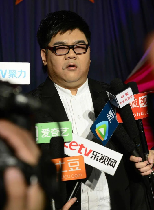 星光大道|从星光大道冠军到“人人喊打”，盲人歌手杨光到底经历了什么？