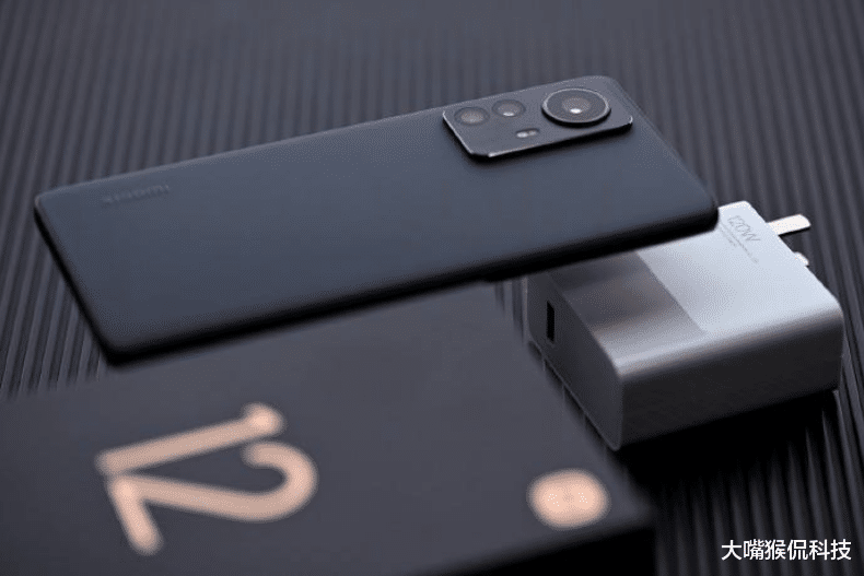 |小米12Pro市场表现怎么样?追求高端品质感,现在适合入手吗?