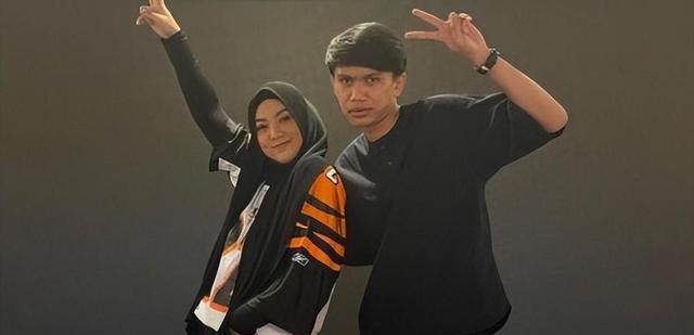 茜拉|茜拉离婚一年被曝当小三,亲吐和25岁鲜肉网红感情状态