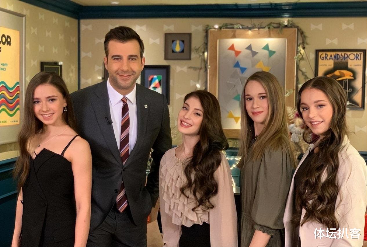 特鲁索娃|特鲁索娃秀恩爱！18岁男友还在发育期，满脸青春痘，两人甜蜜依偎