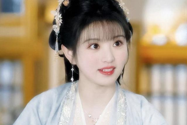 田曦薇|看《长月烬明》再看《田耕记》,白鹿和田曦薇,一个赢麻一个输麻