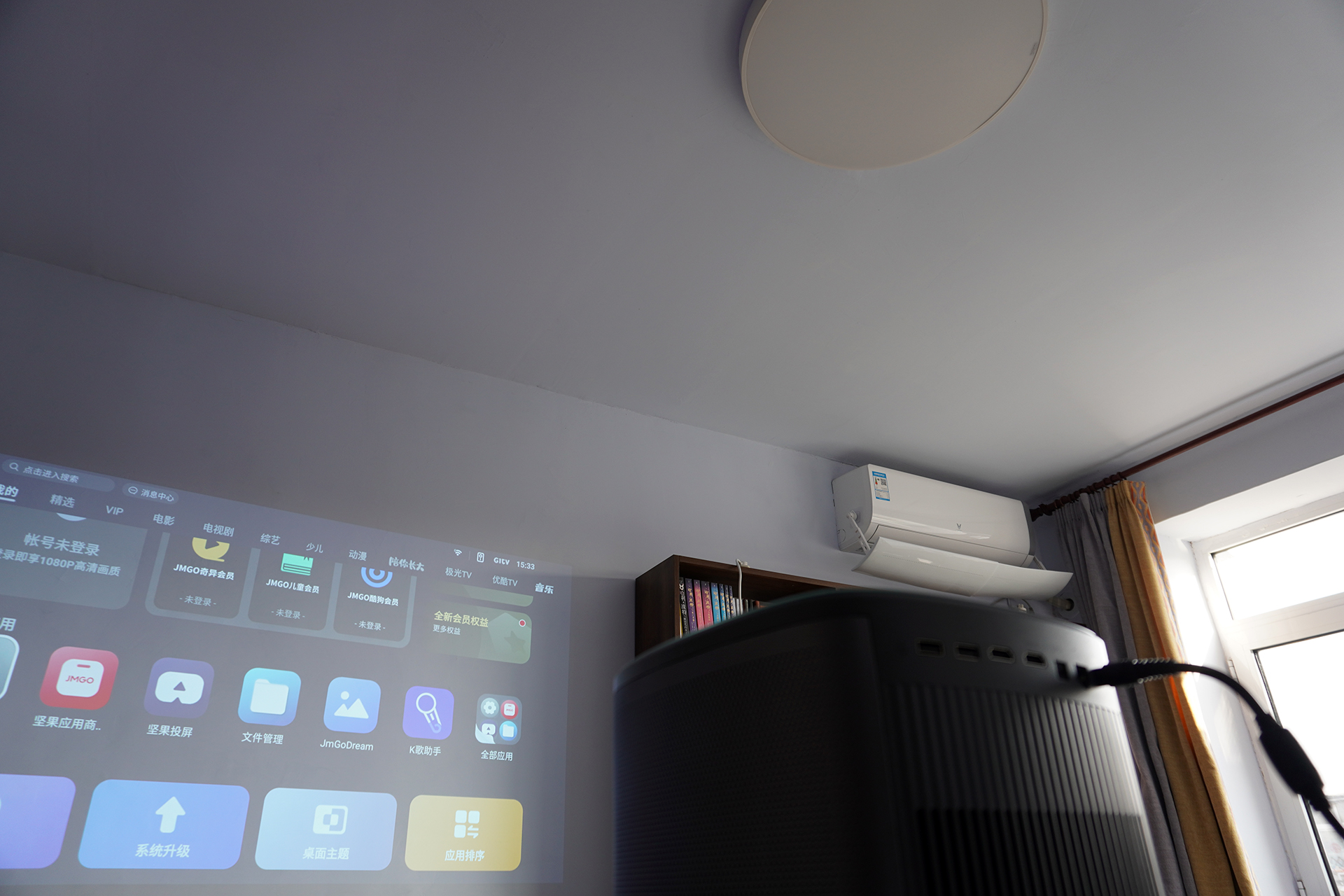 徕卡|白天真的不用拉窗帘吗？坚果J10S投影仪2400ANSI流明徕卡丹拿体验