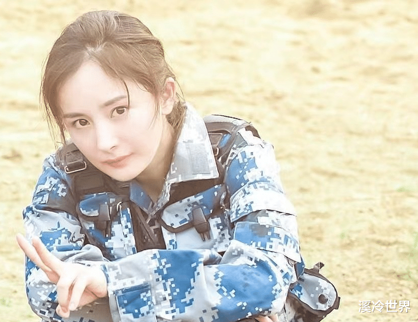 警察|同样穿“警服”，把刘涛吴越和baby等女星放在一起，差别就出来了