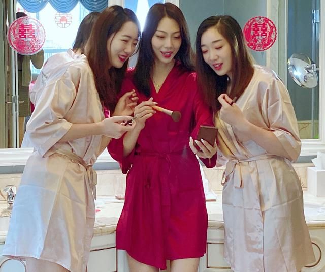唐宁|28岁女排名将晒婚纱照！优雅端庄宛若奥黛丽赫本，因转型错失良机
