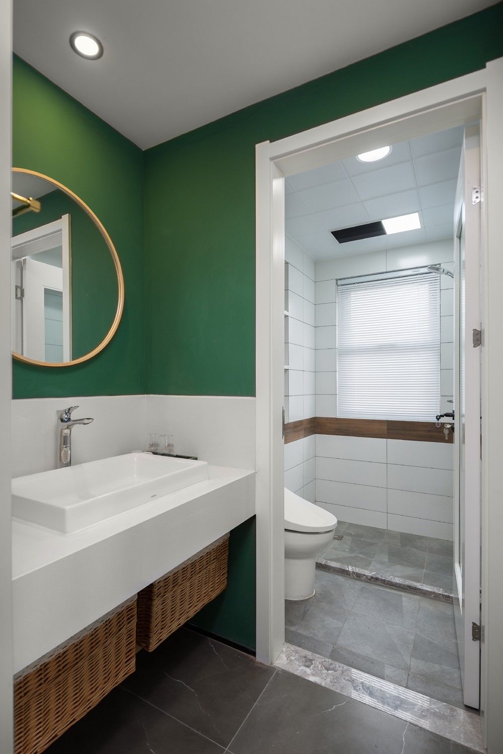 不买沙发,舍弃餐桌,阳台打一排矮柜,一进客厅被惊艳了