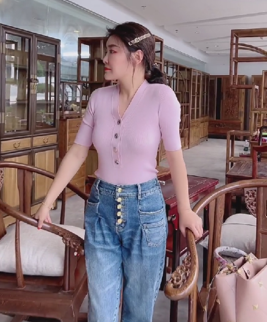 赵本山事件大结局:娇娇开新公司,租几百平写字楼,满屋檀木家具