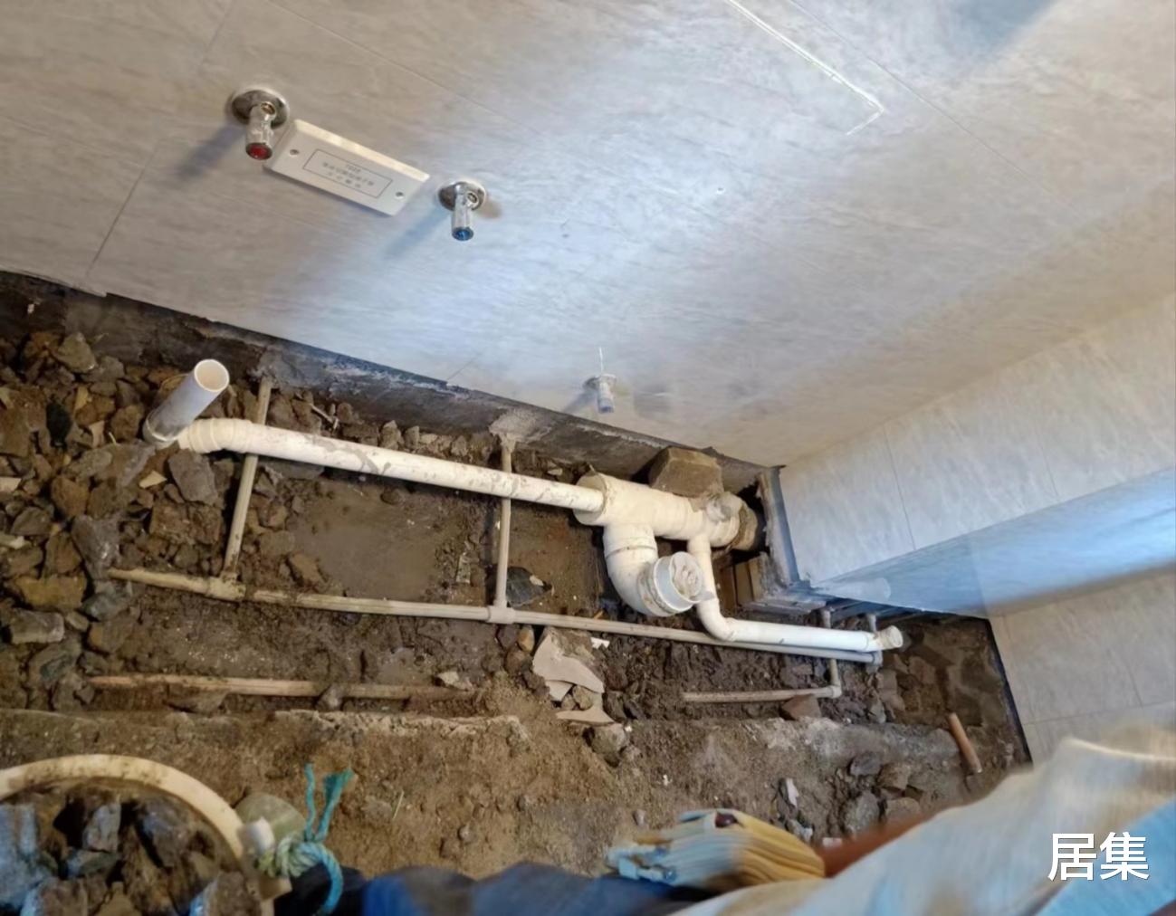 卫生间漏水不用砸砖,教你正确做法,轻轻松松就搞定