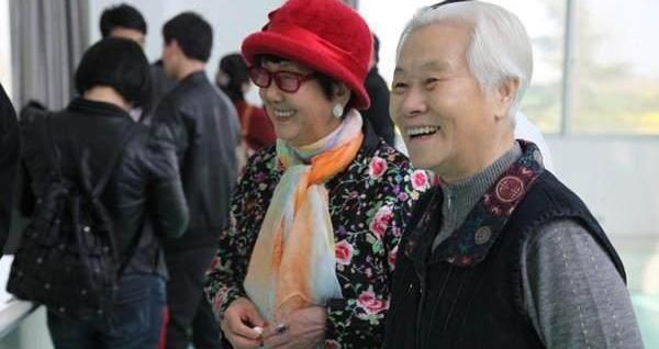 满江红|女富婆吴胜明:经历丈夫出轨,女儿自杀,71岁扫厕所身家再过亿