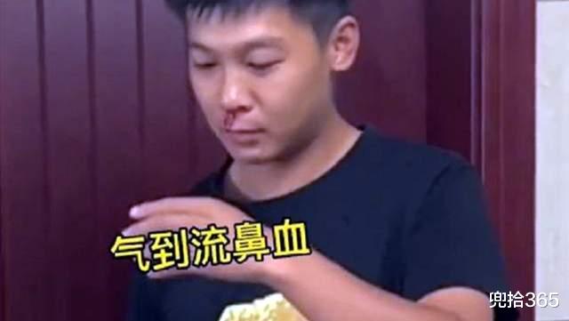 小伙提着30斤的大鱼挣表现,准岳母一番神操作,气得当场鼻血直流