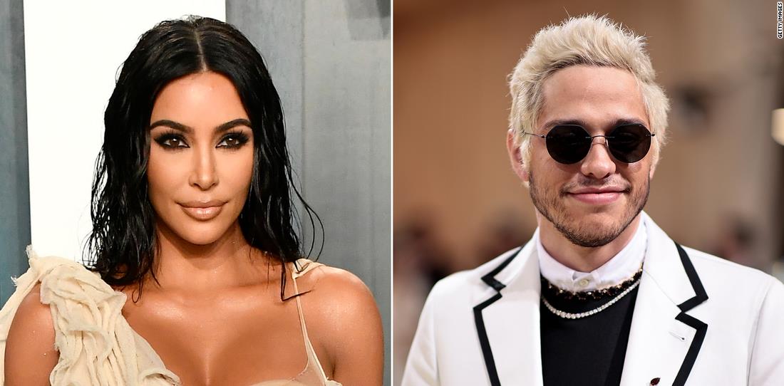 金·卡戴珊|金·卡戴珊身穿黑色泳衣，展现诱人身材，新男友本月回归社交媒体