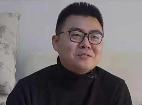 叔叔说当事人偷换也认了,网友认为威威不是认了,而是不敢查真相
