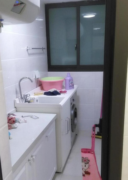 参观嫂子省城的新家,满屋乱糟糟,电视柜太渗人,看完哭笑不得