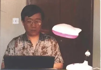 英达|当年梁左去世,妹夫英达抱走电脑,留下百万欠条给梁十岁女儿