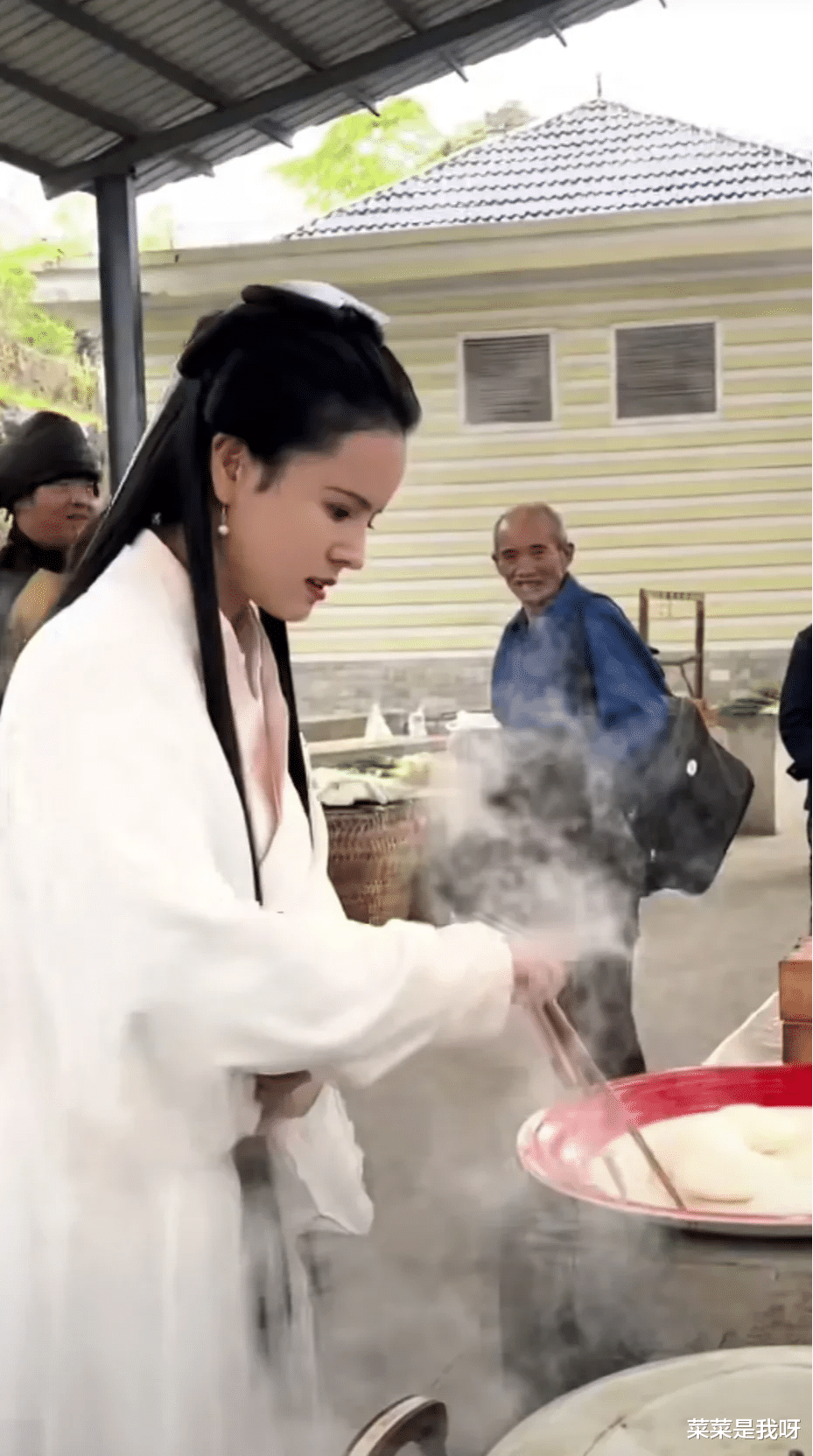 小龙女|贵州女孩痴迷于模仿李若彤版小龙女，侧脸看相似度超99.9%