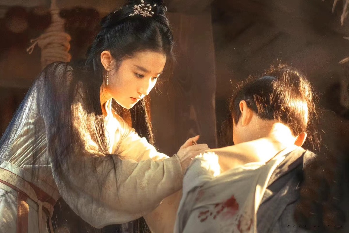 网红脸|顶着一张“网红脸”，贴身撩林允耍帅，满屏油腻，观众直呼不敢看