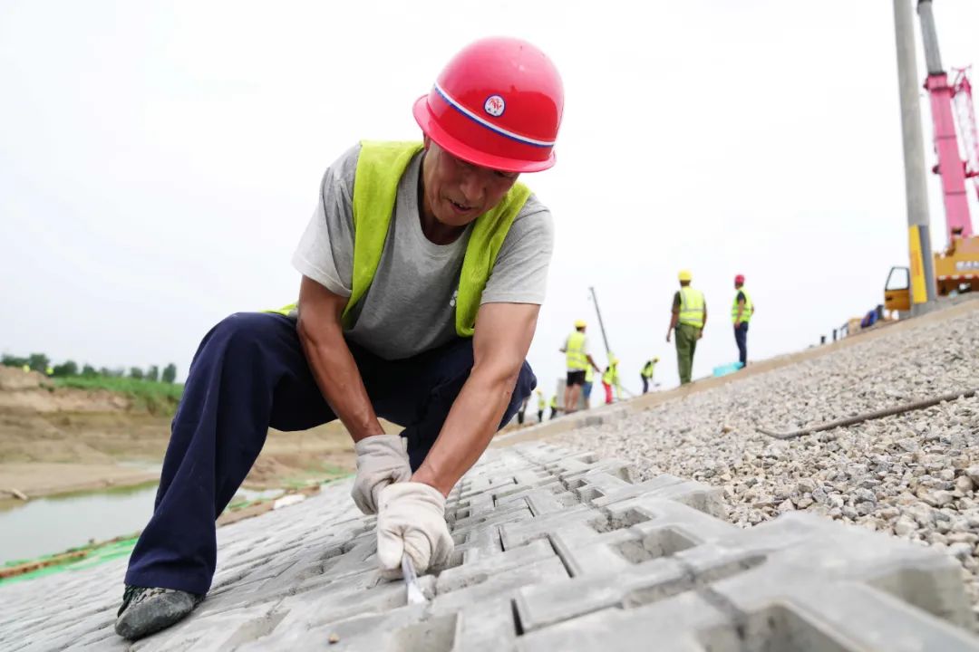 生肖|如何看待“90后”不愿进工地现象?