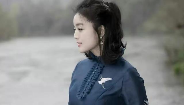 白雪|歌手白雪：中年离异后，恋上小8岁男友，18岁儿子颜值高