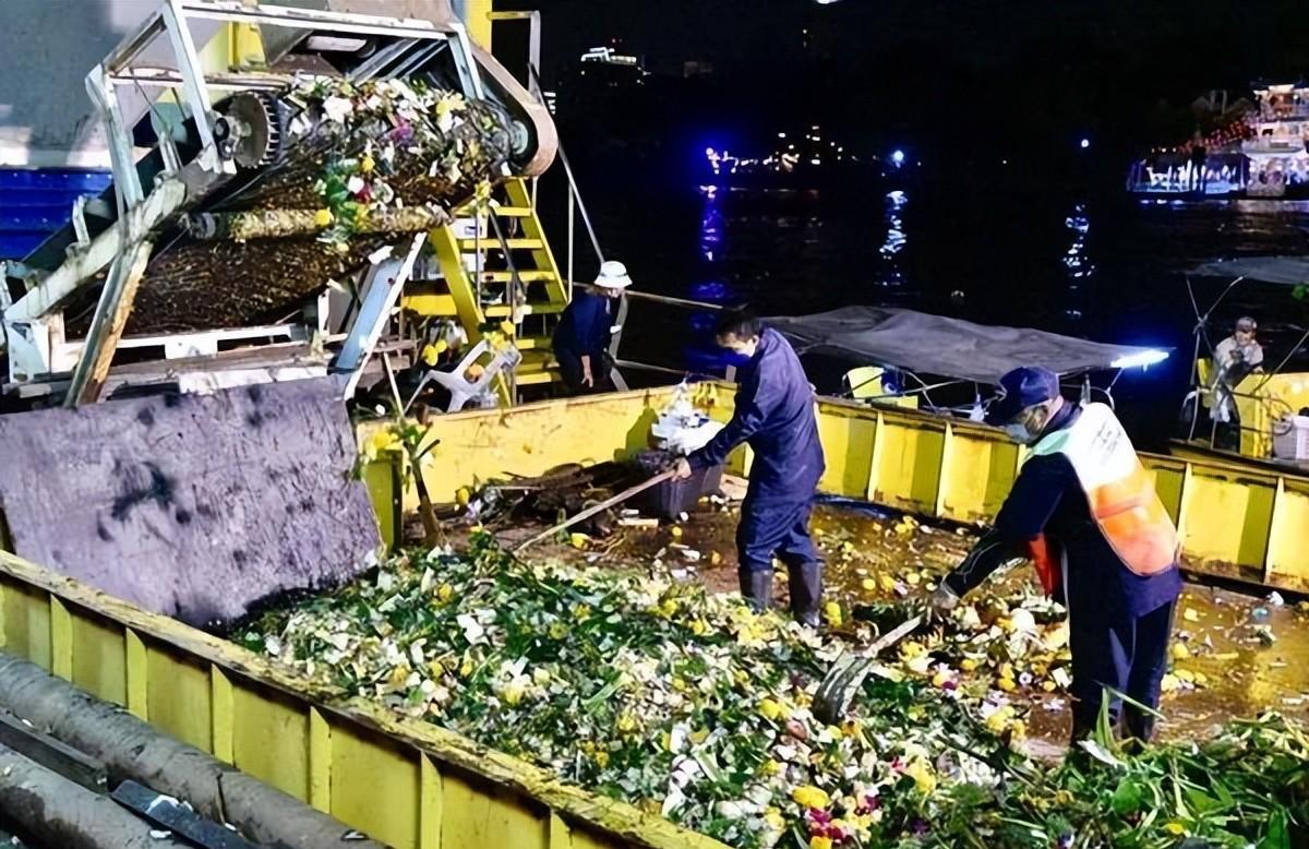 |泰国水灯节 曼谷打捞近60万只水灯