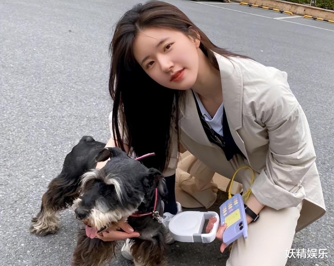 赵露思|赵露思晒照，画画好少女！素颜切菜，摆两副碗筷，做饭成功超开心