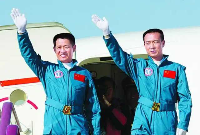 2013年杨利伟在太空听到敲门声,事后回忆:感谢当年的冷静
