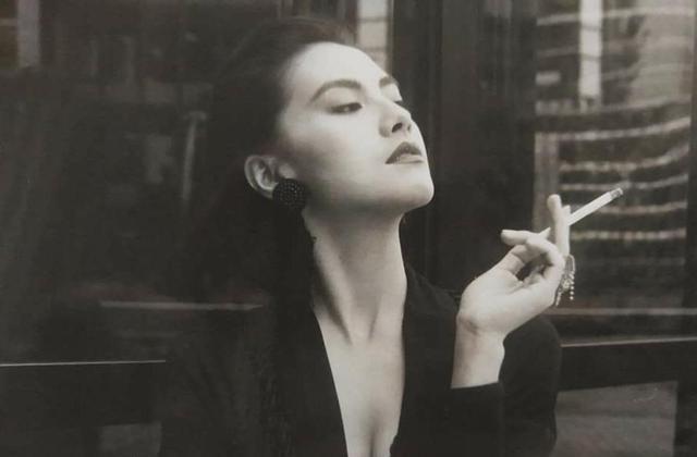 田丽|“火辣”美人田丽直播带货?56岁情史丰富,怼人最厉害