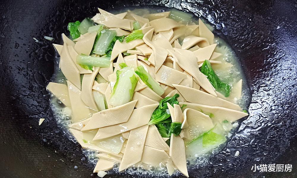 小白菜和干豆腐这样做，清香味美，大鱼大肉吃腻了来一盘特爽口