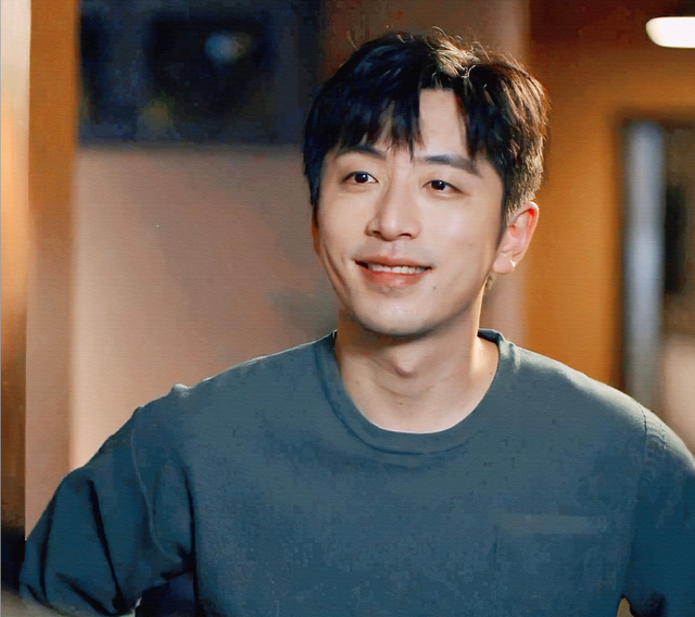 白客|“内娱第一人夫” 火了!眼镜杀又渣又帅迷晕网友