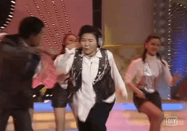 春晚|春晚播出24小时后，他官宣“退圈”，全体网友：我再也笑不出来了…