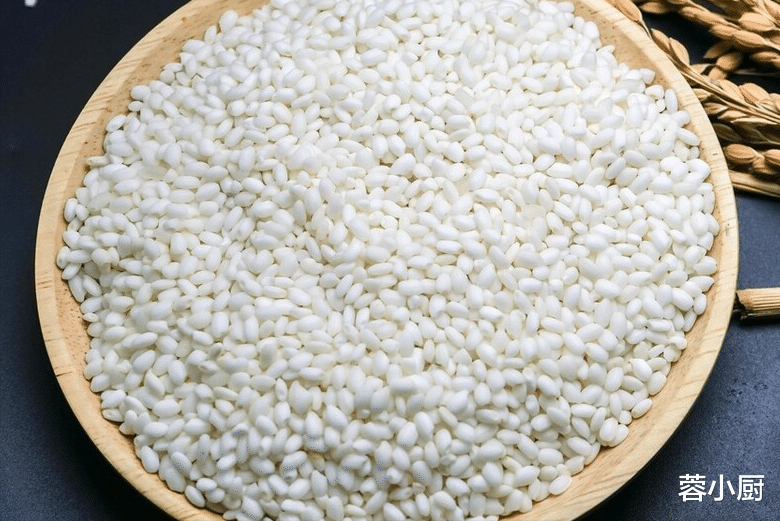 立秋润燥,饮食上可“减辛增酸”,多吃“3黄2白1红”,润肺养胃