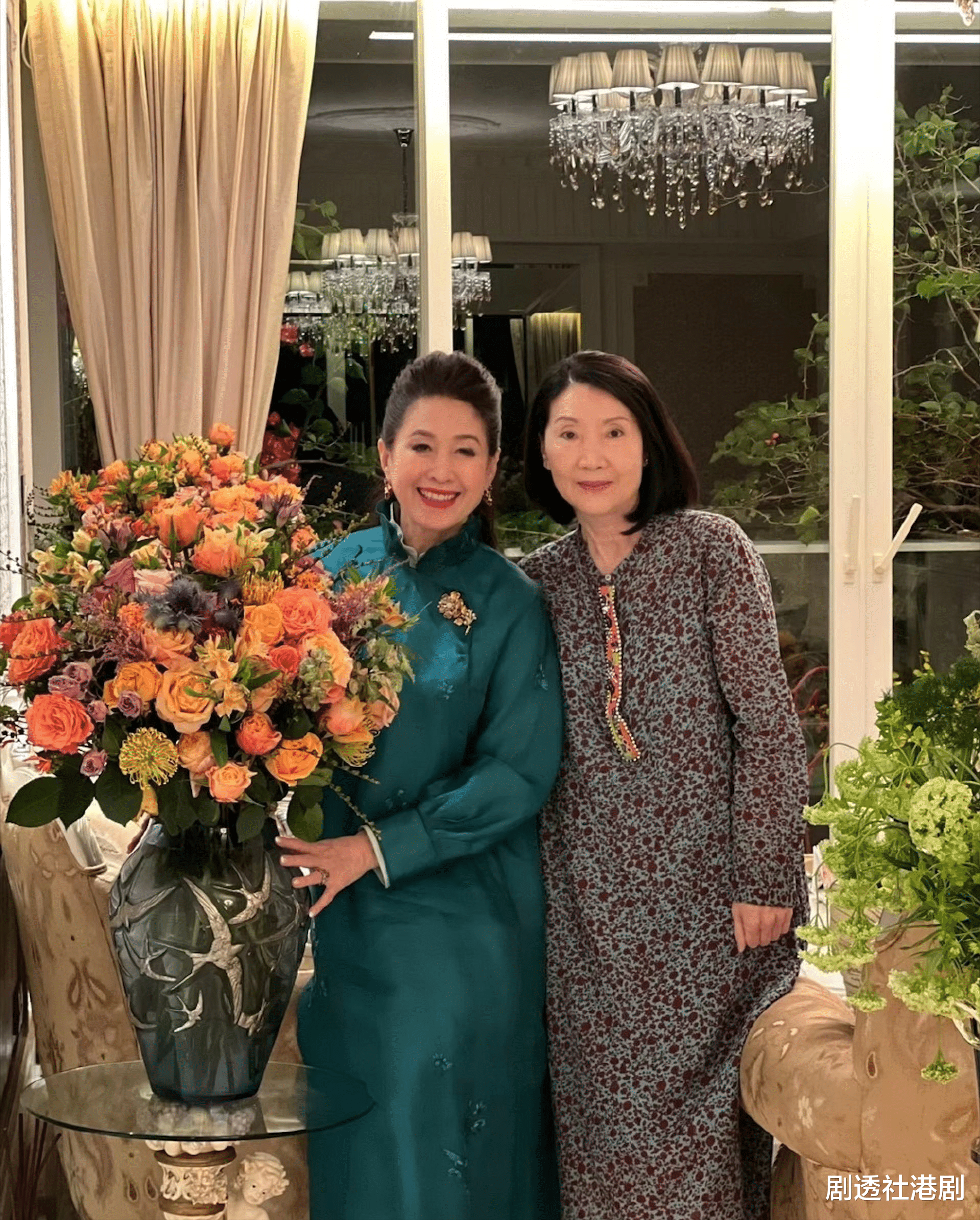 洪金宝|70岁功夫巨星前妻参加聚会朴素低调，儿子直播卖货被问：你爸不给你钱吗？