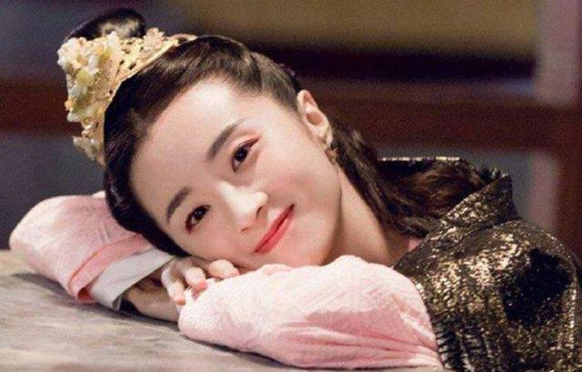 胡冰卿|胡冰卿,你终于不再“傻白甜”了