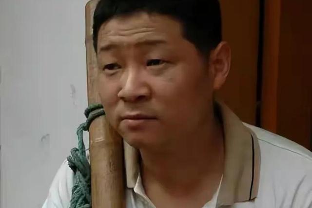 小姐姐|演员赵亮：娶小16岁娇妻，养14年鸡帮助贫困户，如今好人有好报