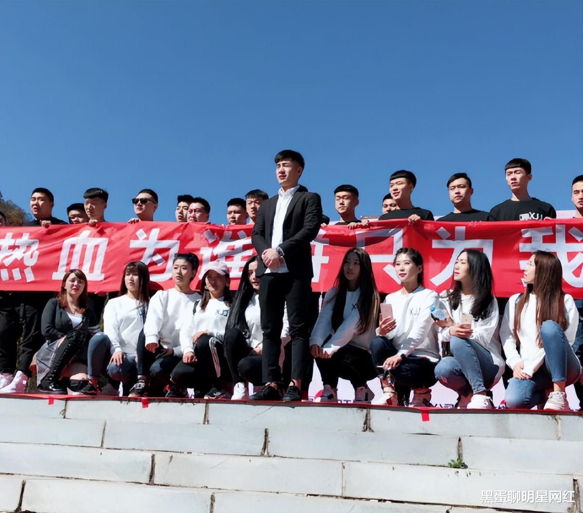 井元林|因帮“逆徒”赔款，二驴遭仙家粉丝嘲讽，直播回怼：我们是好兄弟