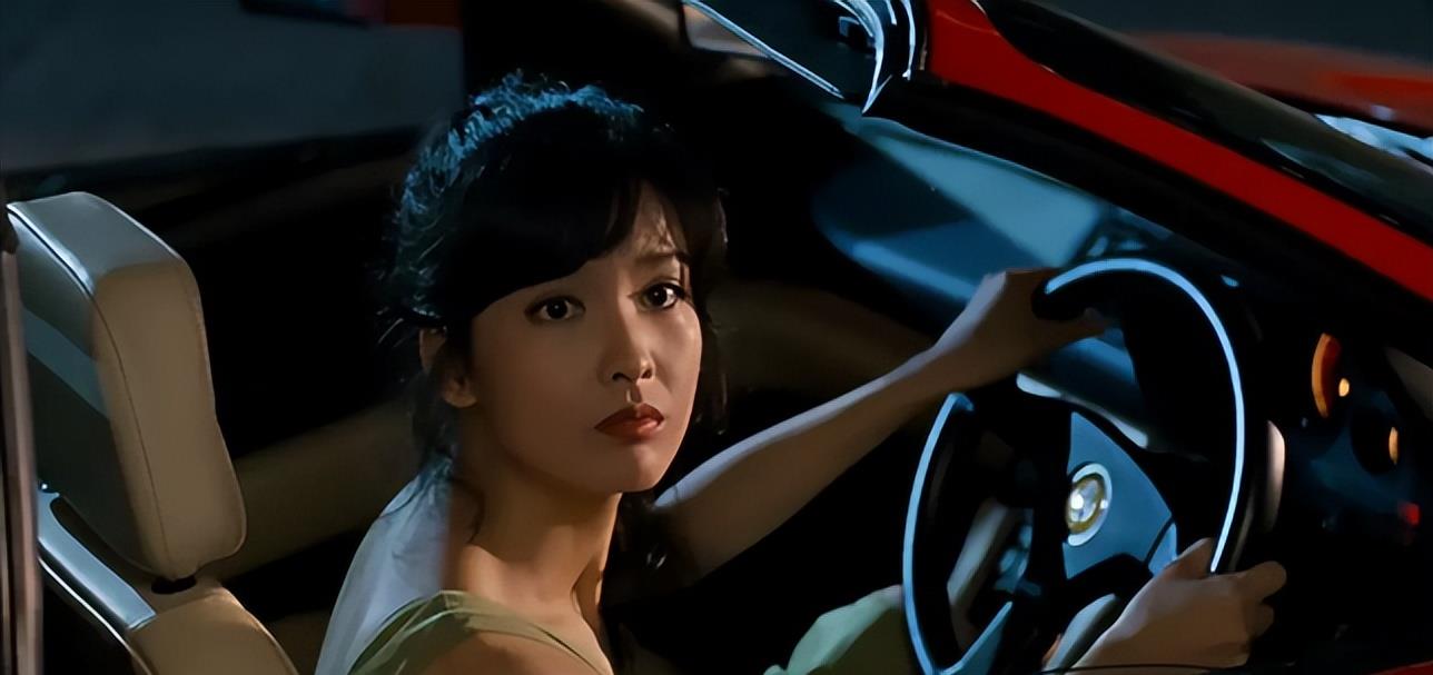 张敏 23岁张敏遇上24岁周慧敏,这10位女星的20几岁,美得不可一世