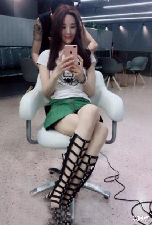 侯勇|侯勇三婚娇妻近照被扒，颜值气质不输女明星！结婚4年仍未怀孕