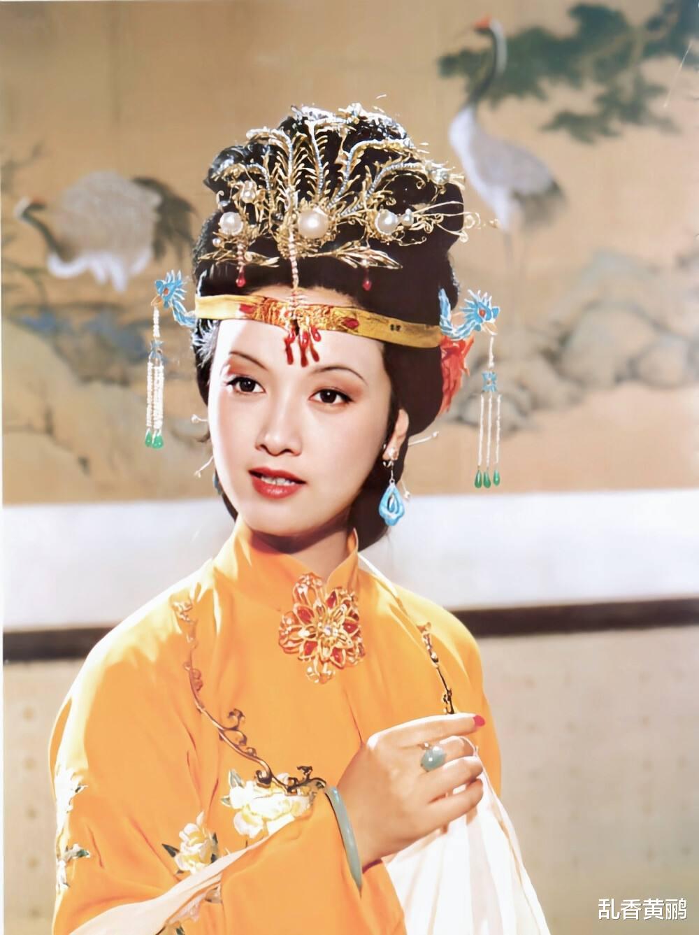 陈晓旭|1986年出版的“红楼定妆照”挂历，要多丑有多丑，陈晓旭面目全非