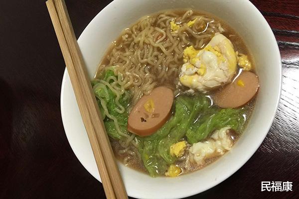 泡面|方便面是垃圾食品,还致癌?很多人误会了,了解3件事后,放心吃