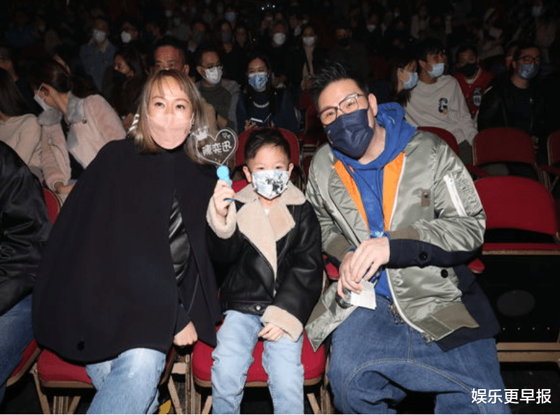 陈奕迅|陈奕迅唱一半突坐地上！哀嚎喊救命：要死了66秒过程曝