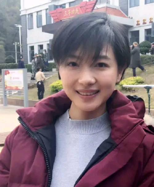 |曾在酒吧做过领班的万茜,酒吧蹦迪照片,网友评论光彩夺目