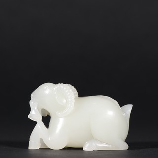 |旧藏 和田玉羊羊如意摆件。