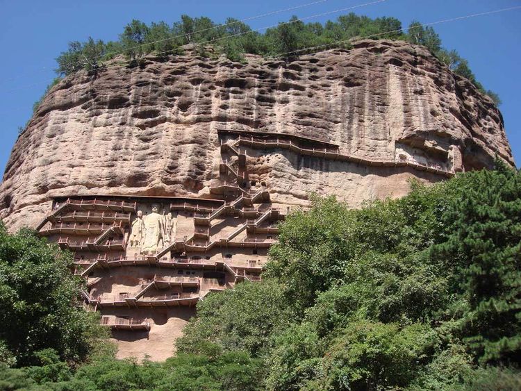 咸宁|悬崖峭壁上的石窟，垂直地面70米高，但是很少有中国人知道它