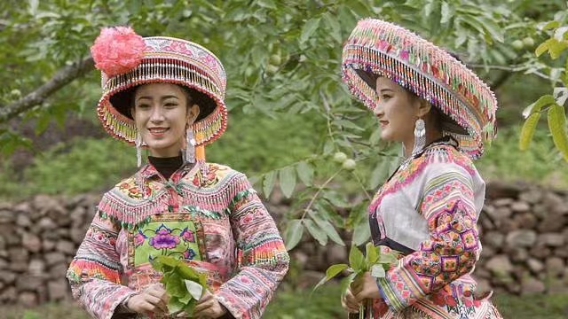 2016年,妙龄美女嫁给陕西老光棍,却从不出门,村民发现其中的问题