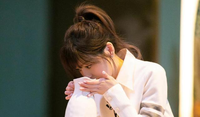 姐姐|《乘风破浪》播放量破3亿,4位姐姐被看好,吴谨言张天爱争议较大