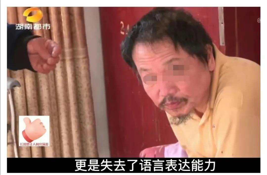 男子向前妻要钱:前妻不愿,便拿刀重伤妻儿,瘫痪后儿子不愿照顾!邻居:以前太狠了