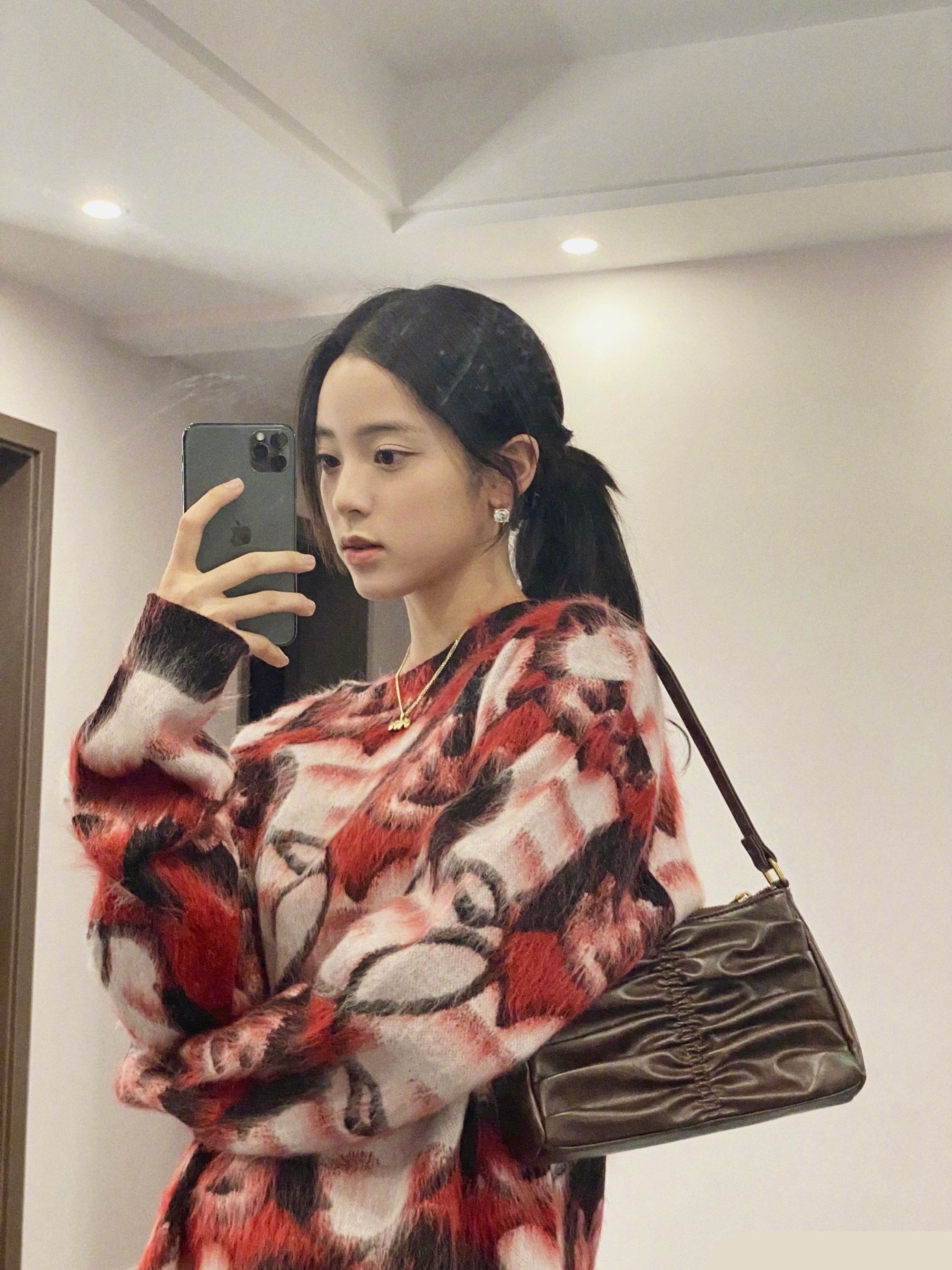 欧阳娜娜|欧阳娜娜剪短发后颜值开挂了！分享新角色下班日常，少女感十足