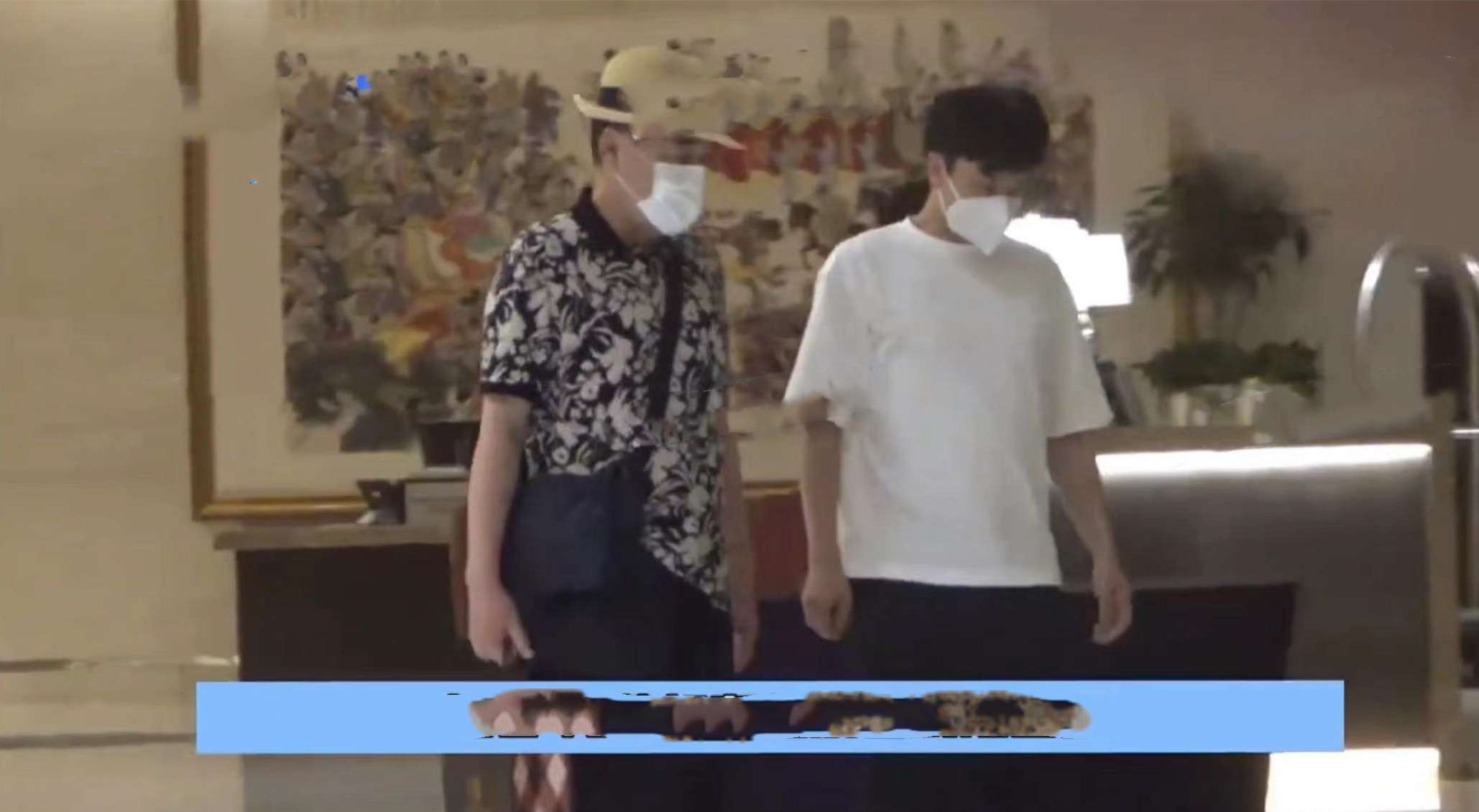 陈宝国|陈宝国一家四口温馨聚餐,儿媳首曝光高挑有气质,和儿子郎才女貌