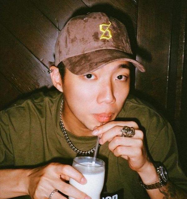 吴昕|歌手陈奕凡私密视频泄露，48秒浴室片段被疯传，录像人是他的女伴