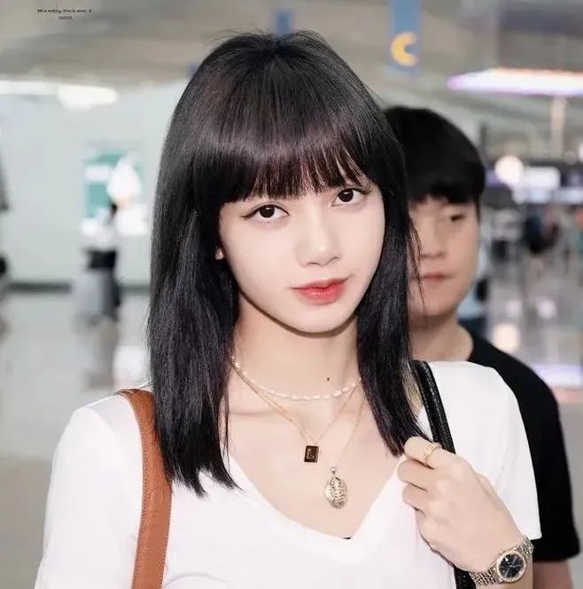 lisa 患新冠痊愈后的Lisa,怎么完全认不出了...