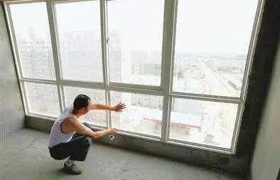 为什么新房万万别装“落地窗”？听内行一分析，庆幸知道及时